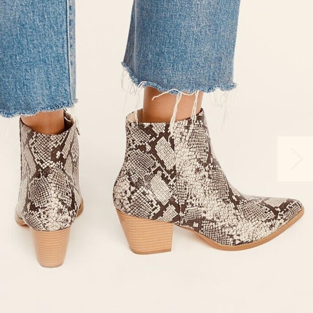 Coconuts by Matisse Faux Leather Snakeskin Ankle Booties Pointed Toe Size 9
